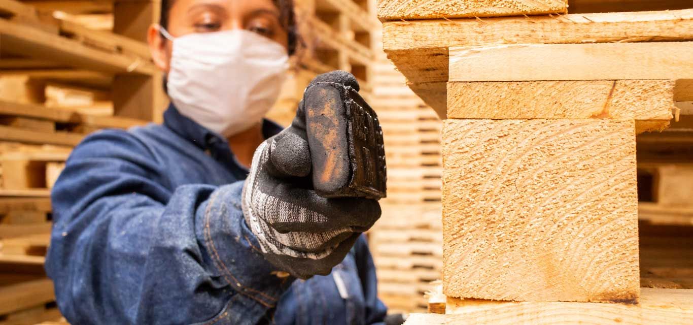 Tarimas con sello HT NOM-144